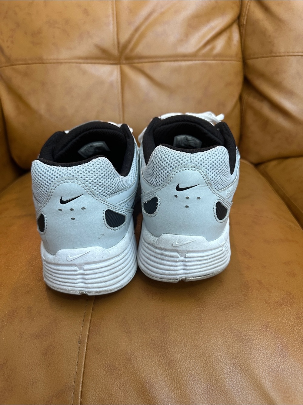 Nike Men’s White and Black Athletic Sneakers - Picture 2 of 3